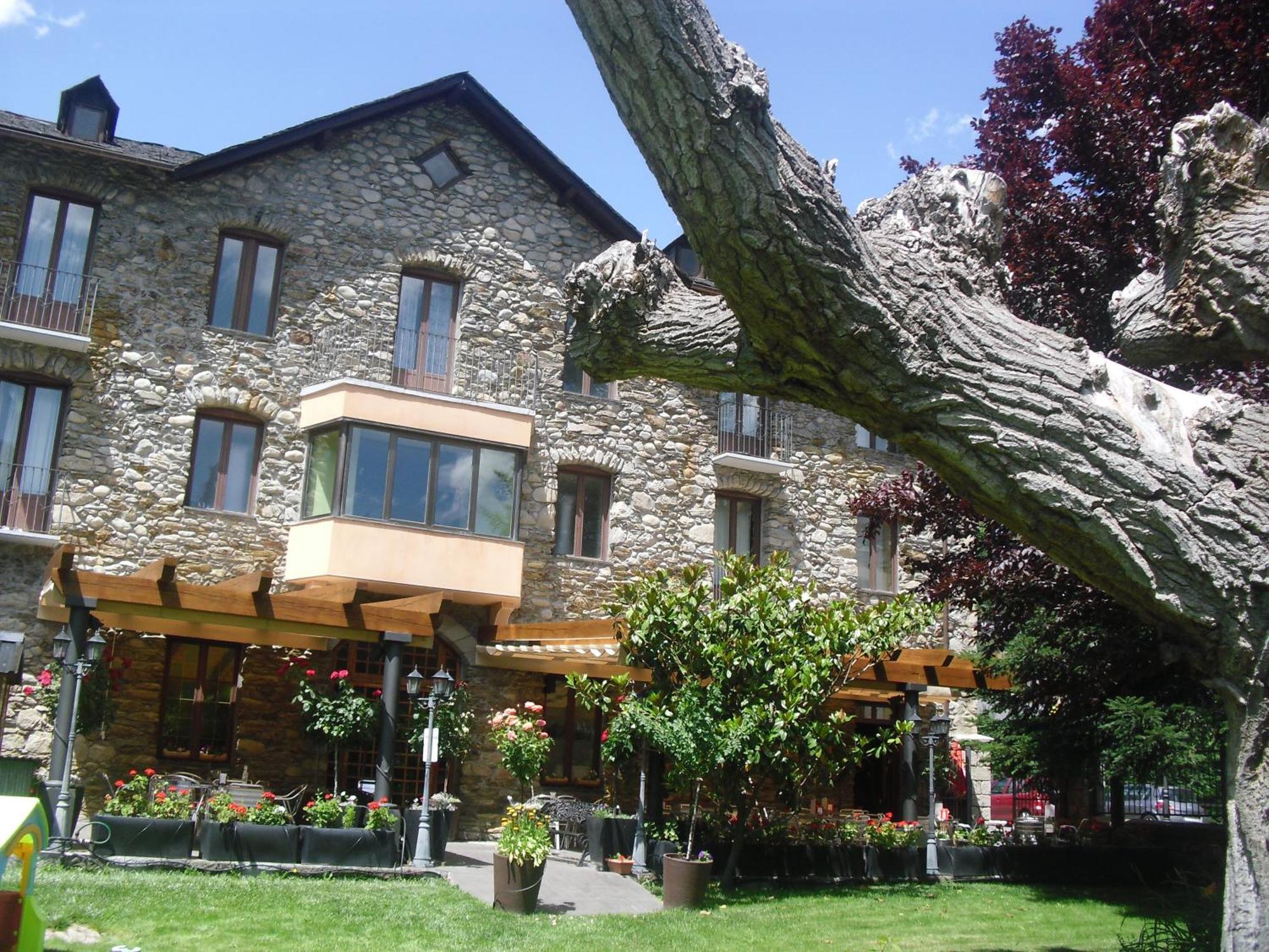Hostal Vall D'Aneu By Arcas & Sambola Esterri D'Aneu Exterior photo